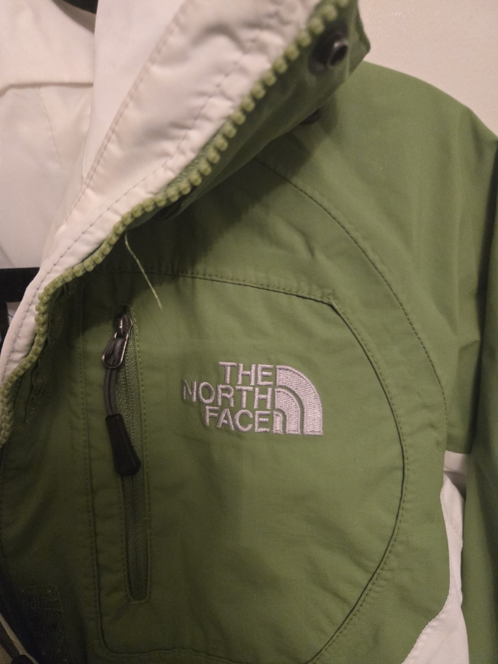 The North Face Women’s Green & White Waterproof Jacket - Picture 3 of 8